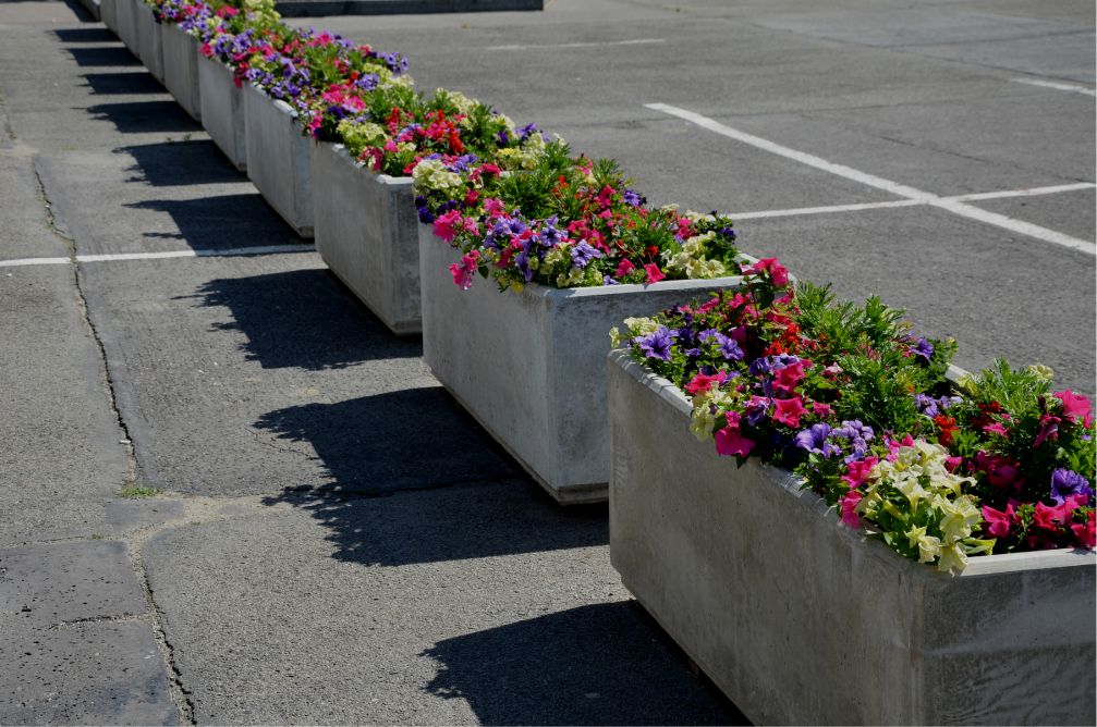 Stone troughs & planters